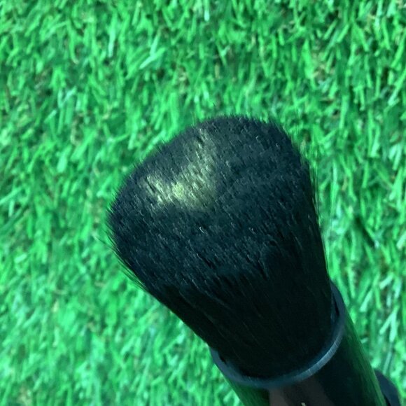 Elizabeth Arden Shimmering Powder Brush Gold - Picture 8 of 9